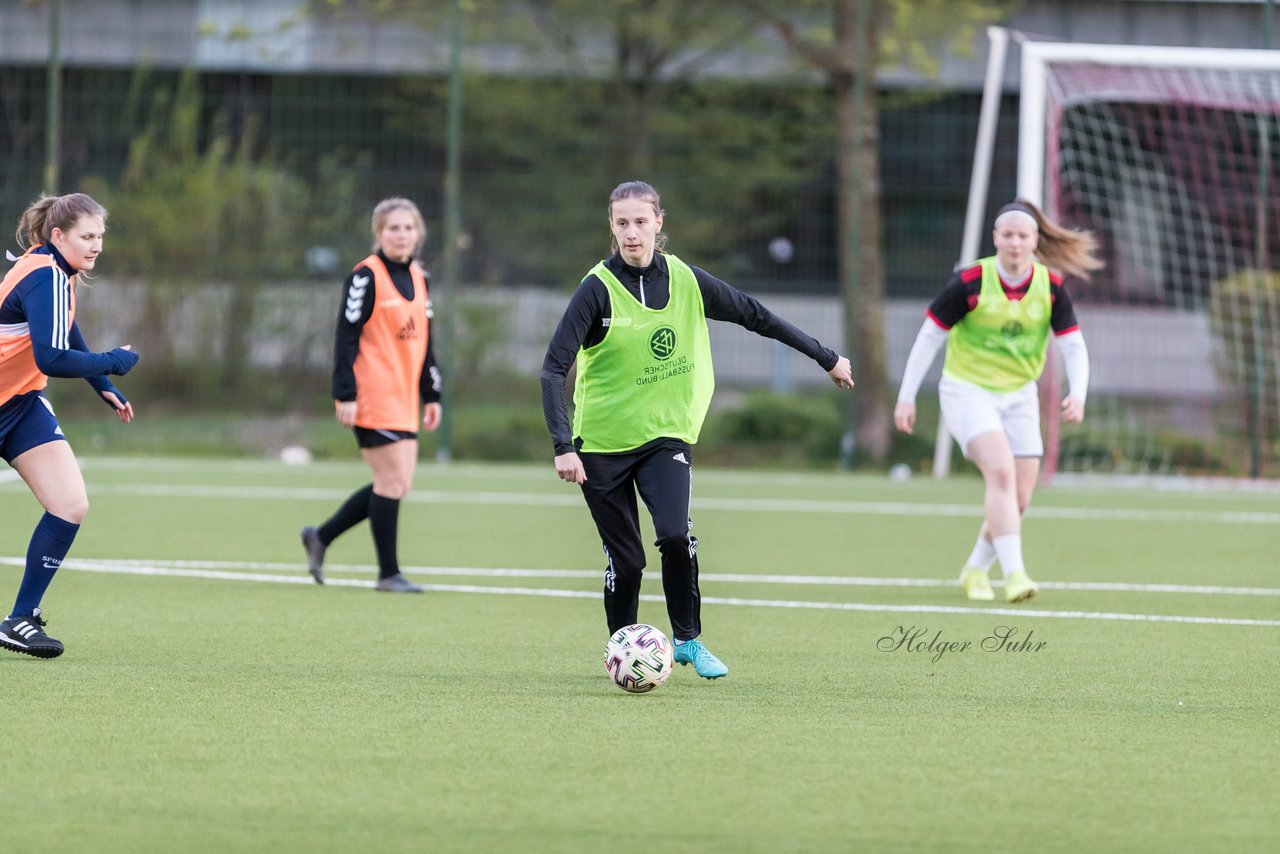 Bild 340 - Co-Trainerin der Frauen Nationalmannschaft Britta Carlson in Wahlstedt